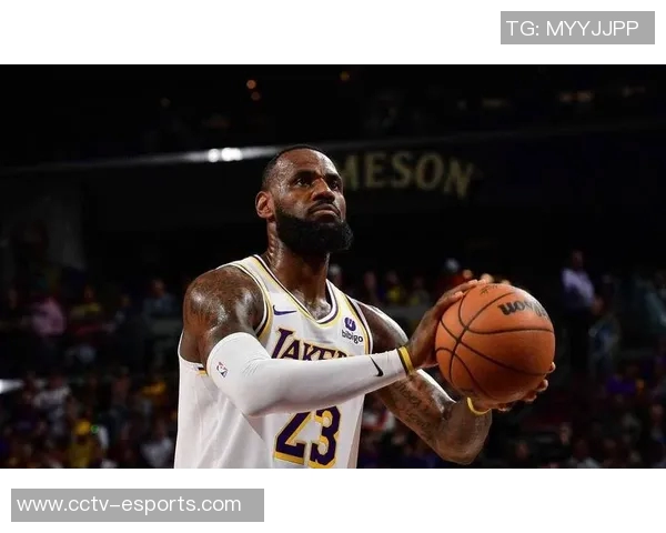 詹姆斯赛季首秀后身体状态良好期待恢复健康重返巅峰