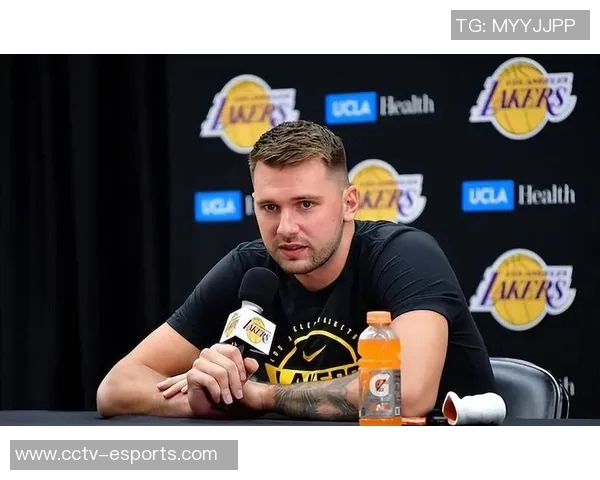 东契奇季前赛首秀表现超预期自信满满期待新赛季挑战 东契奇季前赛首秀表现超预期自信满满期待新赛季挑战