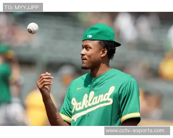 阿特金森称赞莫布里接球位置改善能在包夹中迅速做出分球反应 阿特金森称赞莫布里接球位置改善能在包夹中迅速做出分球反应